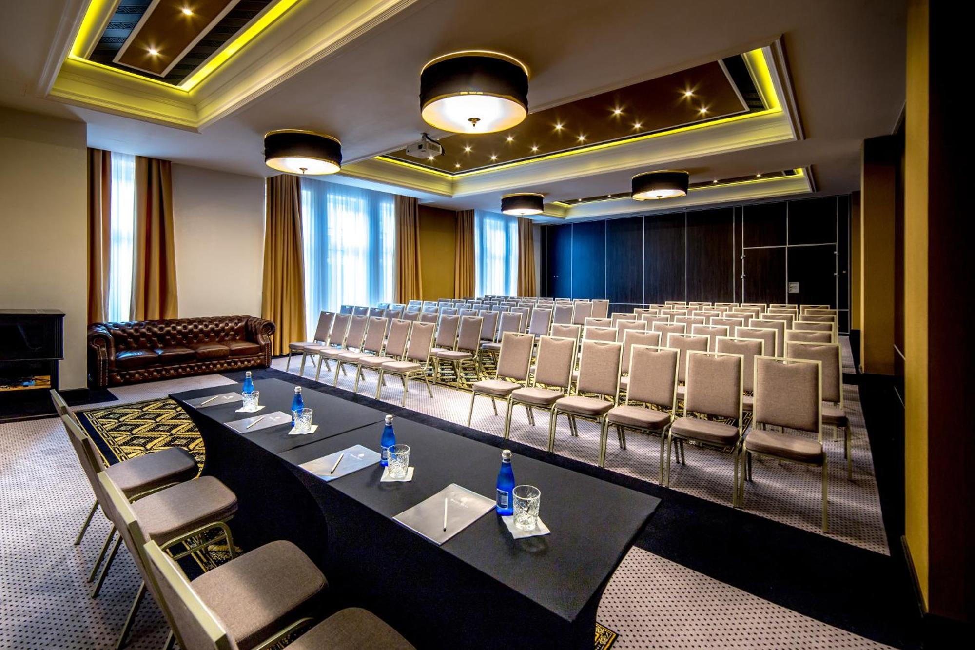 Hotel Dana Business & Conference 슈체친 외부 사진